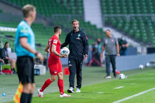 SV Werder Bremen vs 1.FC Heidenheim - Relegation 01 - 02.07.2020 Florian Kohfeldt (Trainer SV Werder Bremen), suaer emotionen Gestik, Mimik nphgm001: Fussball: 1. Bundesliga: Saison 19 20: Relegation 01; SV Werder Bremen vs 1.FC Heidenheim - 02.07.2020 Foto: gumzmedia nordphoto POOL DFL regulations prohibit any use of photographs as image sequences and or quasi-video. EDITORIAL USE ONLY National and international News-Agencies OUT. Bremen wohninvest Weserstadion Bremen DEUTSCHLAND
