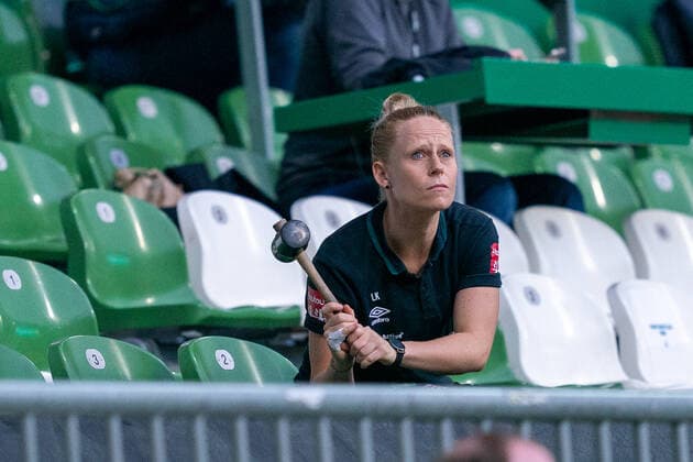 SV Werder Bremen vs 1.FC Heidenheim - Relegation 01 - 02.07.2020 Laura Kersting (Physiotherapeutin SV Werder Bremen) als Trommlerin nphgm001: Fussball: 1. Bundesliga: Saison 19 20: Relegation 01; SV Werder Bremen vs 1.FC Heidenheim - 02.07.2020 Foto: gumzmedia nordphoto POOL DFL regulations prohibit any use of photographs as image sequences and or quasi-video. EDITORIAL USE ONLY National and international News-Agencies OUT. Bremen wohninvest Weserstadion Bremen DEUTSCHLAND