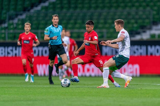 SV Werder Bremen vs 1.FC Heidenheim - Relegation 01 - 02.07.2020 Kevin Sessa (1. FC Heidenheim 1846 16), Niklas Moisander (Werder Bremen 18 Kapitaen), Felix Zwayer (SR) (Schiedsrichter Referee) nphgm001: Fussball: 1. Bundesliga: Saison 19 20: Relegation 01; SV Werder Bremen vs 1.FC Heidenheim - 02.07.2020 Foto: gumzmedia nordphoto POOL DFL regulations prohibit any use of photographs as image sequences and or quasi-video. EDITORIAL USE ONLY National and international News-Agencies OUT. Bremen wohninvest Weserstadion Bremen DEUTSCHLAND
