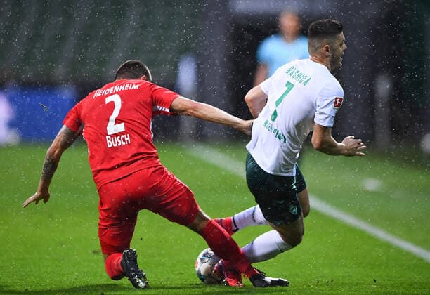 Werder Bremen - 1. FC Heidenheim Fußball, Relegation, Werder Bremen - 1. FC Heidenheim: Zweikampf, Duell im Regen: Milot Rashica (Bremen) gegen Marnon Busch (Heidenheim). Photo: Marvin Ibo Güngör GES Pool via xim.gs DFL regulations prohibit any use of photographs as image sequences and or quasi-video. Editorial use only. National and international news agencies out. Bremen Deutschland