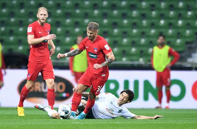 Werder Bremen - 1. FC Heidenheim Fußball, Relegation, Werder Bremen - 1. FC Heidenheim: v.l. Sebastian Griesbeck, Niklas Dorsch, Yuya Osako (Bremen) Photo: Tim Groothuis Witters Pool via xim.gs DFL regulations prohibit any use of photographs as image sequences and or quasi-video. Editorial use only. National and international news agencies out. Bremen Deutschland