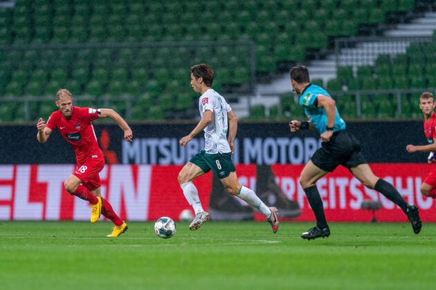 SV Werder Bremen vs 1.FC Heidenheim - Relegation 01 - 02.07.2020 Sebastian Griesbeck (1. FC Heidenheim 1846 18), Yuya Osako (Werder Bremen 08), Felix Zwayer (SR) (Schiedsrichter Referee) nphgm001: Fussball: 1. Bundesliga: Saison 19 20: Relegation 01; SV Werder Bremen vs 1.FC Heidenheim - 02.07.2020 Foto: gumzmedia nordphoto POOL DFL regulations prohibit any use of photographs as image sequences and or quasi-video. EDITORIAL USE ONLY National and international News-Agencies OUT. Bremen wohninvest Weserstadion Bremen DEUTSCHLAND