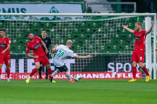 SV Werder Bremen vs 1.FC Heidenheim - Relegation 01 - 02.07.2020 Davy Klaassen (Werder Bremen 30) nphgm001: Fussball: 1. Bundesliga: Saison 19 20: Relegation 01; SV Werder Bremen vs 1.FC Heidenheim - 02.07.2020 Foto: gumzmedia nordphoto POOL DFL regulations prohibit any use of photographs as image sequences and or quasi-video. EDITORIAL USE ONLY National and international News-Agencies OUT. Bremen wohninvest Weserstadion Bremen DEUTSCHLAND