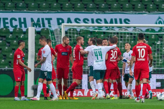 SV Werder Bremen vs 1.FC Heidenheim - Relegation 01 - 02.07.2020 Rangelei im Strafraum Niclas Füllkrug Fuellkrug (Werder Bremen 11), Sebastian Griesbeck (1. FC Heidenheim 1846 18), Philipp Bargfrede (Werder Bremen 44), Norman Theuerkauf (1. FC Heidenheim 1846 30), Marco Friedl (Werder Bremen 32), Kevin Müller Mueller (1. FC Heidenheim 1846 01) nphgm001: Fussball: 1. Bundesliga: Saison 19 20: Relegation 01; SV Werder Bremen vs 1.FC Heidenheim - 02.07.2020 Foto: gumzmedia nordphoto POOL DFL regulations prohibit any use of photographs as image sequences and or quasi-video. EDITORIAL USE ONLY National and international News-Agencies OUT. Bremen wohninvest Weserstadion Bremen DEUTSCHLAND