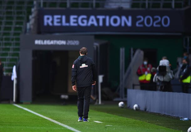 Werder Bremen - 1. FC Heidenheim Fußball, Relegation, Werder Bremen - 1. FC Heidenheim: Trainer Florian Kohfeldt (Bremen) geht enttaeuscht in die Halbzeitpasue. Photo: Marvin Ibo Güngör GES Pool via xim.gs DFL regulations prohibit any use of photographs as image sequences and or quasi-video. Editorial use only. National and international news agencies out. Bremen Deutschland