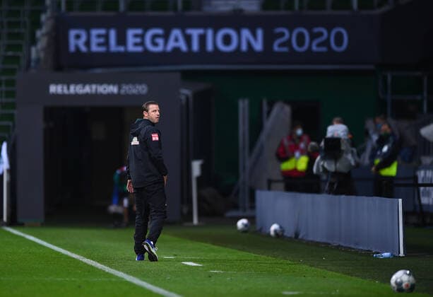 Werder Bremen - 1. FC Heidenheim Fußball, Relegation, Werder Bremen - 1. FC Heidenheim: Trainer Florian Kohfeldt (Bremen) geht enttaeuscht in die Halbzeitpasue. Photo: Marvin Ibo Güngör GES Pool via xim.gs DFL regulations prohibit any use of photographs as image sequences and or quasi-video. Editorial use only. National and international news agencies out. Bremen Deutschland