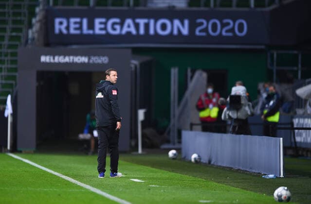 Werder Bremen - 1. FC Heidenheim Fußball, Relegation, Werder Bremen - 1. FC Heidenheim: Trainer Florian Kohfeldt (Bremen) geht enttaeuscht in die Halbzeitpasue. Photo: Marvin Ibo Güngör GES Pool via xim.gs DFL regulations prohibit any use of photographs as image sequences and or quasi-video. Editorial use only. National and international news agencies out. Bremen Deutschland