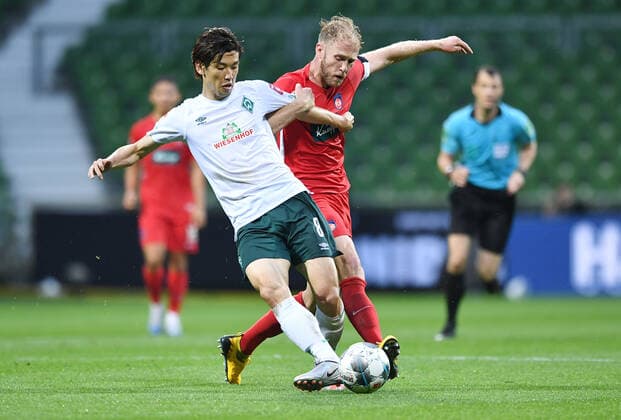 Werder Bremen - 1. FC Heidenheim Fußball, Relegation, Werder Bremen - 1. FC Heidenheim: v.l. Yuya Osako (Bremen), Sebastian Griesbeck Photo: Tim Groothuis Witters Pool via xim.gs DFL regulations prohibit any use of photographs as image sequences and or quasi-video. Editorial use only. National and international news agencies out. Bremen Deutschland