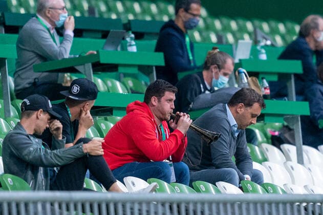 SV Werder Bremen vs 1.FC Heidenheim - Relegation 01 - 02.07.2020 Trompete auf der Tribune nphgm001: Fussball: 1. Bundesliga: Saison 19 20: Relegation 01; SV Werder Bremen vs 1.FC Heidenheim - 02.07.2020 Foto: gumzmedia nordphoto POOL DFL regulations prohibit any use of photographs as image sequences and or quasi-video. EDITORIAL USE ONLY National and international News-Agencies OUT. Bremen wohninvest Weserstadion Bremen DEUTSCHLAND