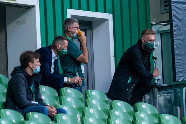 SV Werder Bremen vs 1.FC Heidenheim - Relegation 01 - 02.07.2020 Trompete und Trommler auf der Tribeune nphgm001: Fussball: 1. Bundesliga: Saison 19 20: Relegation 01; SV Werder Bremen vs 1.FC Heidenheim - 02.07.2020 Foto: gumzmedia nordphoto POOL DFL regulations prohibit any use of photographs as image sequences and or quasi-video. EDITORIAL USE ONLY National and international News-Agencies OUT. Bremen wohninvest Weserstadion Bremen DEUTSCHLAND