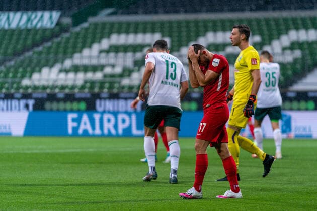 SV Werder Bremen vs 1.FC Heidenheim - Relegation 01 - 02.07.2020 Maurice Multhaup (1. FC Heidenheim 1846 17) Milos Veljkovic (Werder Bremen 13), Jiri Pavlenka (Werder Bremen 01) nphgm001: Fussball: 1. Bundesliga: Saison 19 20: Relegation 01; SV Werder Bremen vs 1.FC Heidenheim - 02.07.2020 Foto: gumzmedia nordphoto POOL DFL regulations prohibit any use of photographs as image sequences and or quasi-video. EDITORIAL USE ONLY National and international News-Agencies OUT. Bremen wohninvest Weserstadion Bremen DEUTSCHLAND
