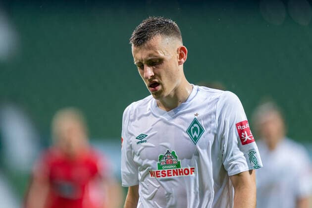 SV Werder Bremen vs 1.FC Heidenheim - Relegation 01 - 02.07.2020 enttäuscht enttaeuscht traurig, Maximilian Eggestein (Werder Bremen 35) nphgm001: Fussball: 1. Bundesliga: Saison 19 20: Relegation 01; SV Werder Bremen vs 1.FC Heidenheim - 02.07.2020 Foto: gumzmedia nordphoto POOL DFL regulations prohibit any use of photographs as image sequences and or quasi-video. EDITORIAL USE ONLY National and international News-Agencies OUT. Bremen wohninvest Weserstadion Bremen DEUTSCHLAND