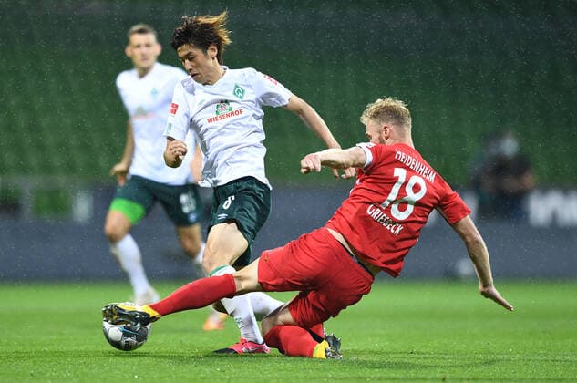 Werder Bremen - 1. FC Heidenheim Fußball, Relegation, Werder Bremen - 1. FC Heidenheim: v.l. Yuya Osako (Bremen), Sebastian Griesbeck Photo: Tim Groothuis Witters Pool via xim.gs DFL regulations prohibit any use of photographs as image sequences and or quasi-video. Editorial use only. National and international news agencies out. Bremen Deutschland