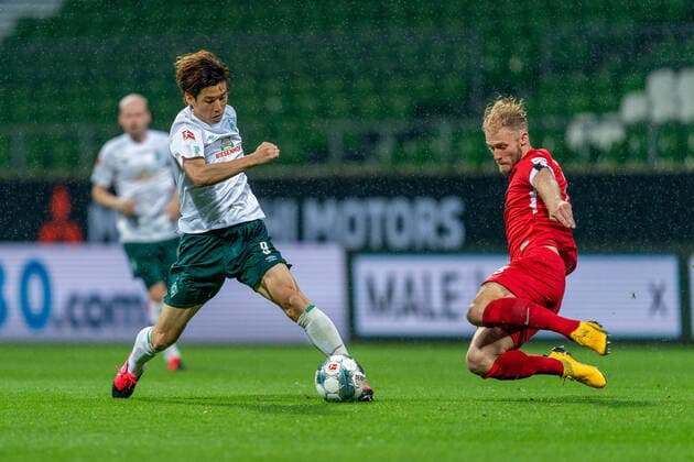 SV Werder Bremen vs 1.FC Heidenheim - Relegation 01 - 02.07.2020 Yuya Osako (Werder Bremen 08), Arne Feick (1. FC Heidenheim 1846 28) nphgm001: Fussball: 1. Bundesliga: Saison 19 20: Relegation 01; SV Werder Bremen vs 1.FC Heidenheim - 02.07.2020 Foto: gumzmedia nordphoto POOL DFL regulations prohibit any use of photographs as image sequences and or quasi-video. EDITORIAL USE ONLY National and international News-Agencies OUT. Bremen wohninvest Weserstadion Bremen DEUTSCHLAND