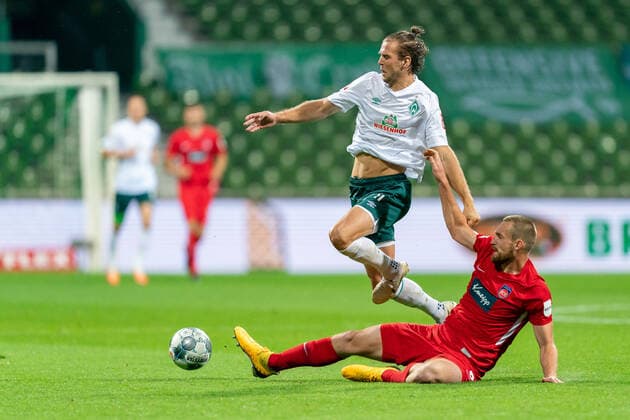 SV Werder Bremen vs 1.FC Heidenheim - Relegation 01 - 02.07.2020 Patrick Mainka (1. FC Heidenheim 1846 06), Niclas Füllkrug Fuellkrug (Werder Bremen 11) nphgm001: Fussball: 1. Bundesliga: Saison 19 20: Relegation 01; SV Werder Bremen vs 1.FC Heidenheim - 02.07.2020 Foto: gumzmedia nordphoto POOL DFL regulations prohibit any use of photographs as image sequences and or quasi-video. EDITORIAL USE ONLY National and international News-Agencies OUT. Bremen wohninvest Weserstadion Bremen DEUTSCHLAND