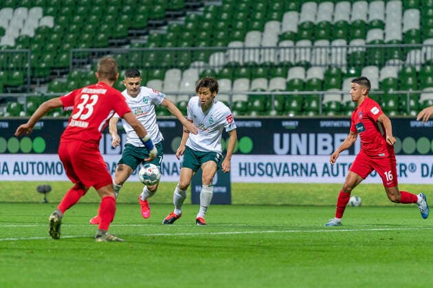 SV Werder Bremen vs 1.FC Heidenheim - Relegation 01 - 02.07.2020 Timo Beermann (1. FC Heidenheim 1846 33), Milot Rashica (Werder Bremen 07), Yuya Osako (Werder Bremen 08) nphgm001: Fussball: 1. Bundesliga: Saison 19 20: Relegation 01; SV Werder Bremen vs 1.FC Heidenheim - 02.07.2020 Foto: gumzmedia nordphoto POOL DFL regulations prohibit any use of photographs as image sequences and or quasi-video. EDITORIAL USE ONLY National and international News-Agencies OUT. Bremen wohninvest Weserstadion Bremen DEUTSCHLAND
