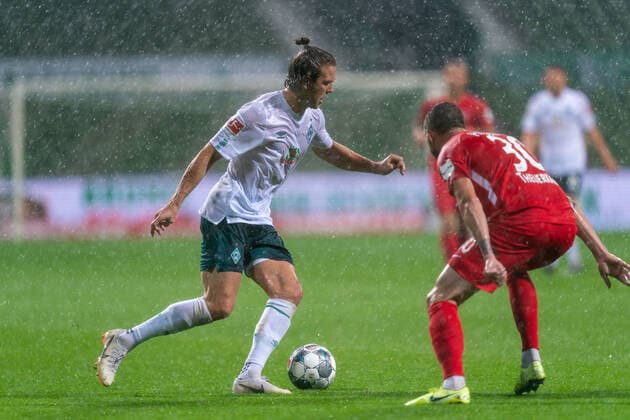 SV Werder Bremen vs 1.FC Heidenheim - Relegation 01 - 02.07.2020 Niclas Füllkrug Fuellkrug (Werder Bremen 11), Norman Theuerkauf (1. FC Heidenheim 1846 30) nphgm001: Fussball: 1. Bundesliga: Saison 19 20: Relegation 01; SV Werder Bremen vs 1.FC Heidenheim - 02.07.2020 Foto: gumzmedia nordphoto POOL DFL regulations prohibit any use of photographs as image sequences and or quasi-video. EDITORIAL USE ONLY National and international News-Agencies OUT. Bremen wohninvest Weserstadion Bremen DEUTSCHLAND