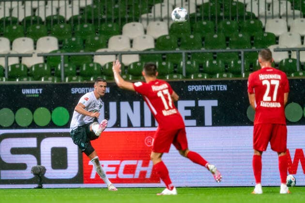 SV Werder Bremen vs 1.FC Heidenheim - Relegation 01 - 02.07.2020 Marco Friedl (Werder Bremen 32), Maurice Multhaup (1. FC Heidenheim 1846 17) nphgm001: Fussball: 1. Bundesliga: Saison 19 20: Relegation 01; SV Werder Bremen vs 1.FC Heidenheim - 02.07.2020 Foto: gumzmedia nordphoto POOL DFL regulations prohibit any use of photographs as image sequences and or quasi-video. EDITORIAL USE ONLY National and international News-Agencies OUT. Bremen wohninvest Weserstadion Bremen DEUTSCHLAND