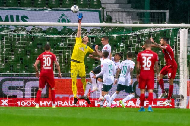 SV Werder Bremen vs 1.FC Heidenheim - Relegation 01 - 02.07.2020 Jiri Pavlenka (Werder Bremen 01), Norman Theuerkauf (1. FC Heidenheim 1846 30), Marco Friedl (Werder Bremen 32), Theodor Gebre Selassie (Werder Bremen 23), Milos Veljkovic (Werder Bremen 13), Leonardo Bittencourt (Werder Bremen 10), Niklas Dorsch (1. FC Heidenheim 1846 36) nphgm001: Fussball: 1. Bundesliga: Saison 19 20: Relegation 01; SV Werder Bremen vs 1.FC Heidenheim - 02.07.2020 Foto: gumzmedia nordphoto POOL DFL regulations prohibit any use of photographs as image sequences and or quasi-video. EDITORIAL USE ONLY National and international News-Agencies OUT. Bremen wohninvest Weserstadion Bremen DEUTSCHLAND