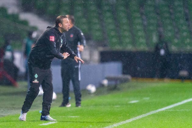 SV Werder Bremen vs 1.FC Heidenheim - Relegation 01 - 02.07.2020 Florian Kohfeldt (Trainer SV Werder Bremen) steht im Rege Gestik, Mimik nphgm001: Fussball: 1. Bundesliga: Saison 19 20: Relegation 01; SV Werder Bremen vs 1.FC Heidenheim - 02.07.2020 Foto: gumzmedia nordphoto POOL DFL regulations prohibit any use of photographs as image sequences and or quasi-video. EDITORIAL USE ONLY National and international News-Agencies OUT. Bremen wohninvest Weserstadion Bremen DEUTSCHLAND