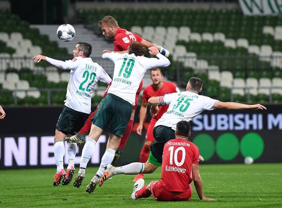 Werder Bremen - 1. FC Heidenheim Fußball, Relegation, Werder Bremen - 1. FC Heidenheim: Grose Chance fuer Timo Beermann (Heidenheim) gegen Fin Bartels (Bremen), Joshua Sargent (Bremen), Maximilian Eggestein (Bremen). Am Boden sitzt Tim Kleindienst (Heidenheim). Photo: Marvin Ibo Güngör GES Pool via xim.gs DFL regulations prohibit any use of photographs as image sequences and or quasi-video. Editorial use only. National and international news agencies out. Bremen Deutschland