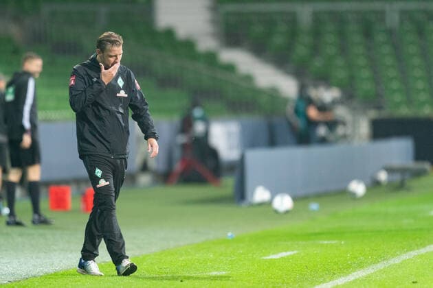 SV Werder Bremen vs 1.FC Heidenheim - Relegation 01 - 02.07.2020 enttäuscht enttaeuscht traurig Florian Kohfeldt (Trainer SV Werder Bremen) nphgm001: Fussball: 1. Bundesliga: Saison 19 20: Relegation 01; SV Werder Bremen vs 1.FC Heidenheim - 02.07.2020 Foto: gumzmedia nordphoto POOL DFL regulations prohibit any use of photographs as image sequences and or quasi-video. EDITORIAL USE ONLY National and international News-Agencies OUT. Bremen wohninvest Weserstadion Bremen DEUTSCHLAND