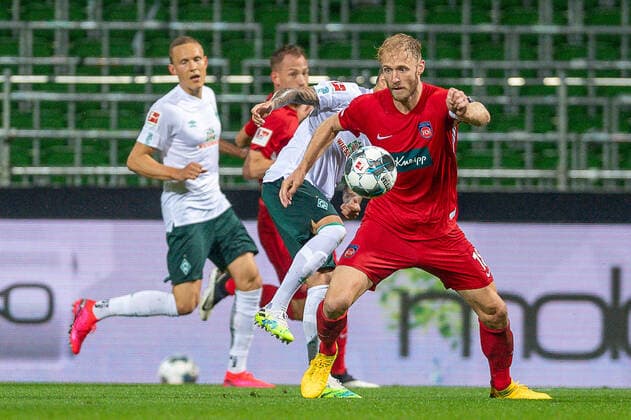 GER, Werder Bremen vs. FC Heidenheim, Fussball, Bundesliga Religation, 2019 2020, 02.07.2020 Sebastian Griesbeck (FC Heidenheim, 18), GER, Werder Bremen vs. FC Heidenheim, Fussball, Bundesliga Religation, 2019 2020, 02.07.2020, DFB DFL regulations prohibit any use of photographs as image sequences and or quasi-video., Foto: EIBNER Sascha Walther Bremen Weser-Stadion Hansestadt Bremen Deutschland