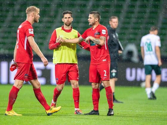 GER, Werder Bremen vs. FC Heidenheim, Fussball, Bundesliga Religation, 2019 2020, 02.07.2020 Sebastian Griesbeck (FC Heidenheim, 18), Stefan Schimmer (FC Heidenheim, 09), Marnon Busch (FC Heidenheim, 02),, GER, Werder Bremen vs. FC Heidenheim, Fussball, Bundesliga Religation, 2019 2020, 02.07.2020, DFB DFL regulations prohibit any use of photographs as image sequences and or quasi-video., Foto: EIBNER Sascha Walther Bremen Weser-Stadion Hansestadt Bremen Deutschland