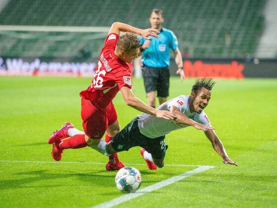 GER, Werder Bremen vs. FC Heidenheim, Fussball, Bundesliga Religation, 2019 2020, 02.07.2020 Niklas Dorsch (FC Heidenheim, 36), Ilia Gruev (SV Werder Bremen 28), GER, Werder Bremen vs. FC Heidenheim, Fussball, Bundesliga Religation, 2019 2020, 02.07.2020, DFB DFL regulations prohibit any use of photographs as image sequences and or quasi-video., Foto: EIBNER Sascha Walther Bremen Weser-Stadion Hansestadt Bremen Deutschland