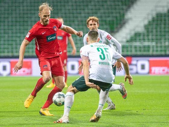 GER, Werder Bremen vs. FC Heidenheim, Fussball, Bundesliga Religation, 2019 2020, 02.07.2020 Sebastian Griesbeck (FC Heidenheim, 18), Maximilian Eggestein (SV Werder Bremen 35), GER, Werder Bremen vs. FC Heidenheim, Fussball, Bundesliga Religation, 2019 2020, 02.07.2020, DFB DFL regulations prohibit any use of photographs as image sequences and or quasi-video., Foto: EIBNER Sascha Walther Bremen Weser-Stadion Hansestadt Bremen Deutschland