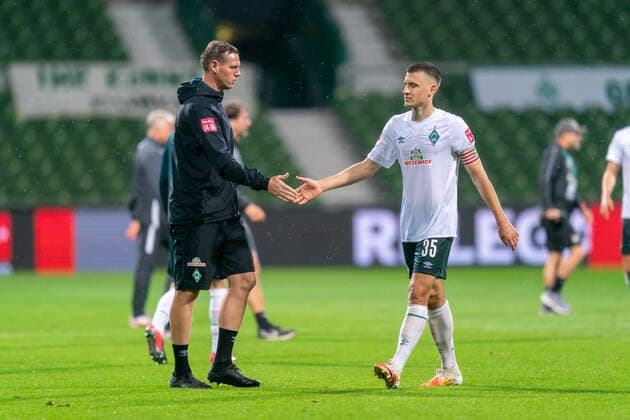SV Werder Bremen vs 1.FC Heidenheim - Relegation 01 - 02.07.2020 enttäuscht enttaeuscht traurig, Tim Borowski (Co-Trainer SV Werder Bremen) Maximilian Eggestein (Werder Bremen 35) nphgm001: Fussball: 1. Bundesliga: Saison 19 20: Relegation 01; SV Werder Bremen vs 1.FC Heidenheim - 02.07.2020 Foto: gumzmedia nordphoto POOL DFL regulations prohibit any use of photographs as image sequences and or quasi-video. EDITORIAL USE ONLY National and international News-Agencies OUT. Bremen wohninvest Weserstadion Bremen DEUTSCHLAND