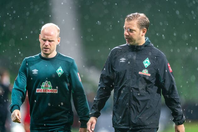 SV Werder Bremen vs 1.FC Heidenheim - Relegation 01 - 02.07.2020 enttäuscht enttaeuscht traurig, Davy Klaassen (Werder Bremen 30), Florian Kohfeldt (Trainer SV Werder Bremen) nphgm001: Fussball: 1. Bundesliga: Saison 19 20: Relegation 01; SV Werder Bremen vs 1.FC Heidenheim - 02.07.2020 Foto: gumzmedia nordphoto POOL DFL regulations prohibit any use of photographs as image sequences and or quasi-video. EDITORIAL USE ONLY National and international News-Agencies OUT. Bremen wohninvest Weserstadion Bremen DEUTSCHLAND