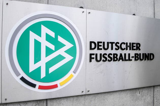 Fussball Saison 2019 20 DFB Zentrale in Frankfurt am Main 02.07.2020, DFB Zentrale Otto-Fleck-Schneise Das Logo vom DFB (Deutscher Fussball-Bund) vor der DFB Zentrale in Frankfurt Frankfurt am Main DFB-Zentrale Offo-Fleck-Schneise Hessen Deutschland *** Sports, Football Season 2019 20 DFB Headquarters in Frankfurt am Main 02 07 2020, DFB Headquarters Otto Fleck Schneise The logo of the DFB Deutscher Fussball Bund in front of the DFB Headquarters in Frankfurt Frankfurt am Main DFB Headquarters Offo Fleck Schneise Hessen Germany