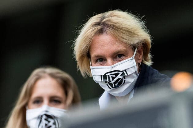 DFB Pokal-Finale der Frauen; VfL Wolfsburg - SGS Essen; 04.07.2020 Martina Voss-Tecklenburg (Bundestrainerin Damen) DFB Pokal-Finale der Frauen; VfL Wolfsburg - SGS Essen; RheinEnergieSTADION Koeln (Nordrhein-Westfalen). FOTO: BEAUTIFUL SPORTS WUNDERL POOL DFL REGULATIONS PROHIBIT ANY USE OF PHOTOGRAPHS AS IMAGE SEQUENCES AND OR QUASI-VIDEO. EDITORIAL USE OLNY. National and international NewsAgencies OUT. Koeln RheinEnergieSTADION Nordrhein-Westfalen Deutschland