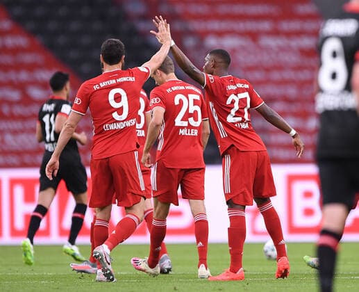 DFB-Pokal Finale: Bayern Muenchen - Bayer Leverkusen, 04.07.2020 Jubel Tor 0:1 David Alaba (FCB) mit Robert Lewandowski (FCB). Fussball: DFB-Pokal: Saison 19 20: Finale: Bayern Muenchen - Bayer Leverkusen, 04.07.2020 Foto: Marvin Ibo Güngör GES POOL DFL REGULATIONS PROHIBIT ANY USE OF PHOTOGRAPHS as IMAGE SEQUENCES and or QUASI-VIDEO, EDITORIAL USE ONLY, Berlin BE Deutschland