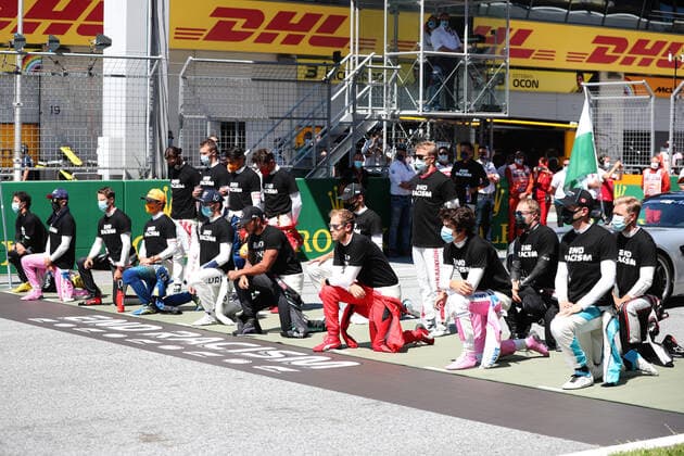 Sport Bilder des Tages Motorsports: FIA Formula One World Championship, WM, Weltmeisterschaft 2020, Grand Prix of Austria Motorsports: FIA Formula One World Championship 2020, Grand Prix of Austria, Some of the F1 drivers take a knee on the grid in support of the Black Lives Matter movement against racism