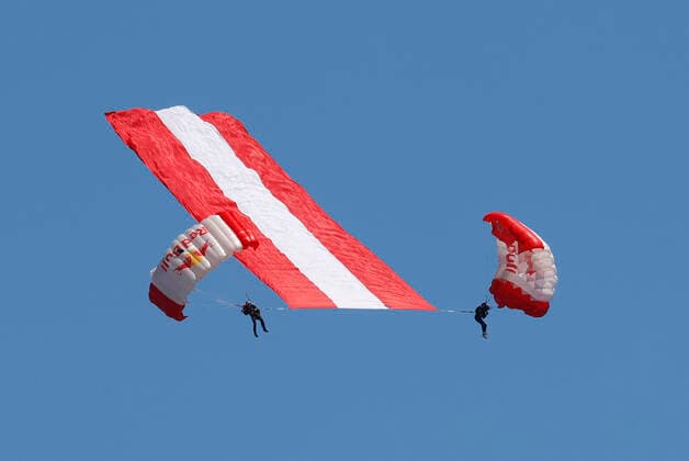 Motorsports: FIA Formula One World Championship, WM, Weltmeisterschaft 2020, Grand Prix of Austria Motorsports: FIA Formula One World Championship 2020, Grand Prix of Austria, flight show, airshow, Flugshow, Flugschau, Flugzeuge, airplanes, aircraft