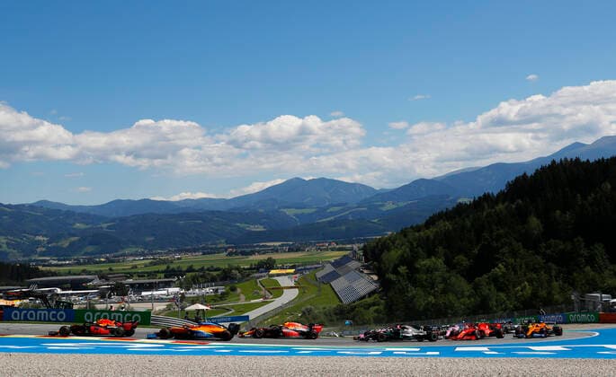 Motorsports: FIA Formula One World Championship, WM, Weltmeisterschaft 2020, Grand Prix of Austria Motorsports: FIA Formula One World Championship 2020, Grand Prix of Austria, Start, 33 Max Verstappen (NLD, Aston Martin Red Bull Racing), 4 Lando Norris (GBR, McLaren F1 Team), 23 Alexander Albon (THA, Aston Martin Red Bull Racing), 44 Lewis Hamilton (GBR, Mercedes-AMG Petronas Formula One Team), 16 Charles Leclerc (MCO, Scuderia Ferrari Mission Winnow), 55 Carlos Sainz (ESP, McLaren F1 Team),