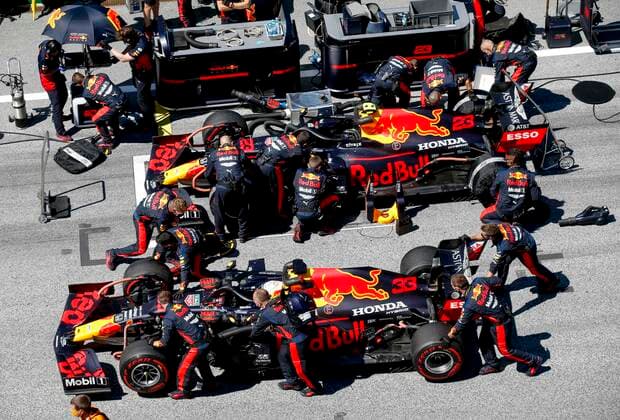 Motorsports: FIA Formula One World Championship, WM, Weltmeisterschaft 2020, Grand Prix of Austria, 33 Max Verstappen (NLD, Aston Martin Red Bull Racing), 23 Alexander Albon (THA, Aston Martin Red Bull Racing), Spielberg Austria
