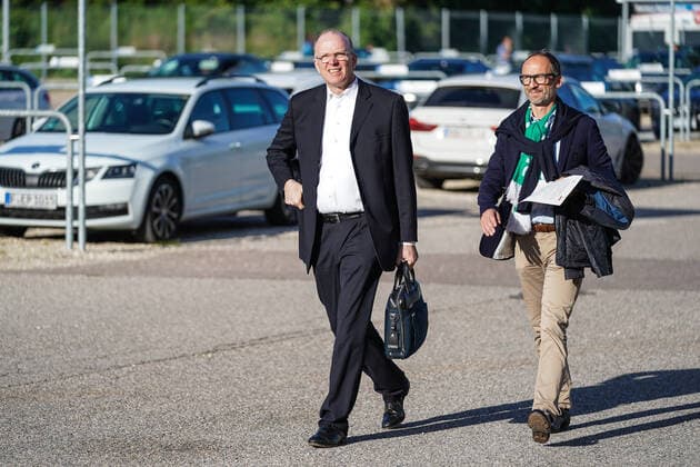 1.FC Heidenheim vs SV Werder Bremen - Relegation 02 - 06.07.2020 Marco Fuchs (Werder Bremen Aufsichtsrat) (li), Thomas Krone ( Werder Aufsichtsrat) (re) nphgm001: Fussball: 1. Bundesliga: Saison 19 20: Relegation 02; 1.FC Heidenheim vs SV Werder Bremen - 06.07.2020 Foto: gumzmedia nordphoto POOL DFL regulations prohibit any use of photographs as image sequences and or quasi-video. EDITORIAL USE ONLY National and international News-Agencies OUT. Heidenheim Voith-Arena BW DEUTSCHLAND