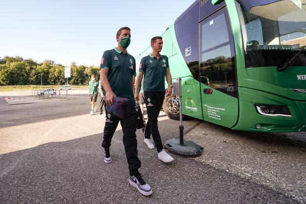 1.FC Heidenheim vs SV Werder Bremen - Relegation 02 - 06.07.2020 Trainerteam kommt am Stadion an Florian Kohfeldt (Trainer SV Werder Bremen), Tim Borowski (Co-Trainer SV Werder Bremen) (re) nphgm001: Fussball: 1. Bundesliga: Saison 19 20: Relegation 02; 1.FC Heidenheim vs SV Werder Bremen - 06.07.2020 Foto: gumzmedia nordphoto POOL DFL regulations prohibit any use of photographs as image sequences and or quasi-video. EDITORIAL USE ONLY National and international News-Agencies OUT. Heidenheim Voith-Arena BW DEUTSCHLAND
