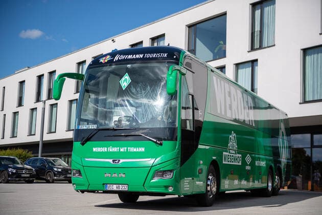 GER, FC Heidenheim vs. Werder Bremen, Fussball, Bundesliga Religation, 2019 2020, 06.07.2020 Mannschaftsbus der Bremer, vor dem Hotel, GER, FC Heidenheim vs. Werder Bremen, Fussball, Bundesliga Religation, 2019 2020, 06.07.2020, DFB DFL regulations prohibit any use of photographs as image sequences and or quasi-video., Foto: EIBNER Sascha Walther Heidenheim Voith-Arena Baden-Wuerttemberg Deutschland
