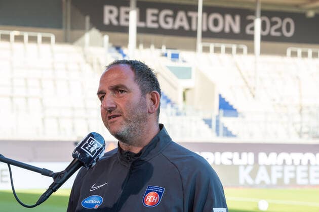 GER, FC Heidenheim vs. Werder Bremen, Fussball, Bundesliga Religation, 2019 2020, 06.07.2020 Frank Schmidt, Trainer (FC Heidenheim), schrifttzug Relegation 2020 im Hintergrund, GER, FC Heidenheim vs. Werder Bremen, Fussball, Bundesliga Religation, 2019 2020, 06.07.2020, DFB DFL regulations prohibit any use of photographs as image sequences and or quasi-video., Foto: EIBNER Sascha Walther Heidenheim Voith-Arena Baden-Wuerttemberg Deutschland