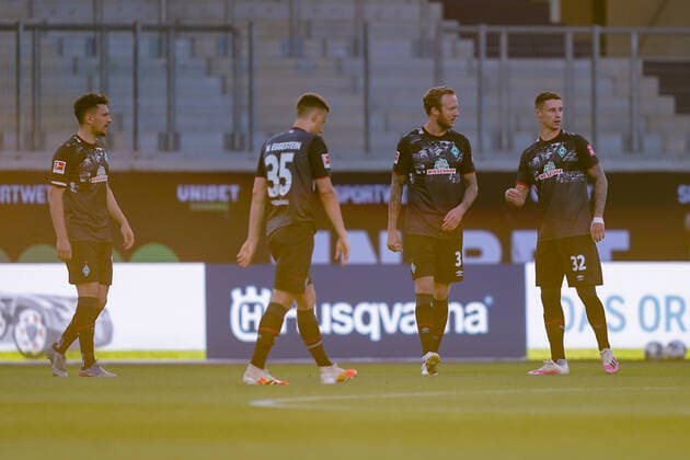 1.FC Heidenheim vs SV Werder Bremen - Relegation 02 - 06.07.2020 Werder Bremen im neuen Trikot, Milos Veljkovic (Werder Bremen 13), Maximilian Eggestein (Werder Bremen 35), Kevin Vogt (Werder Bremen 03), Marco Friedl (Werder Bremen 32) nphgm001: Fussball: 1. Bundesliga: Saison 19 20: Relegation 02; 1.FC Heidenheim vs SV Werder Bremen - 06.07.2020 Foto: gumzmedia nordphoto POOL DFL regulations prohibit any use of photographs as image sequences and or quasi-video. EDITORIAL USE ONLY National and international News-Agencies OUT. Heidenheim Voith-Arena BW DEUTSCHLAND