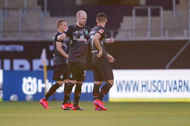 1.FC Heidenheim vs SV Werder Bremen - Relegation 02 - 06.07.2020 Werder Bremen im neuen Trikot, Davy Klaassen (Werder Bremen 30), Milot Rashica (Werder Bremen 07), Ludwig Augustinsson (Werder Bremen 05) nphgm001: Fussball: 1. Bundesliga: Saison 19 20: Relegation 02; 1.FC Heidenheim vs SV Werder Bremen - 06.07.2020 Foto: gumzmedia nordphoto POOL DFL regulations prohibit any use of photographs as image sequences and or quasi-video. EDITORIAL USE ONLY National and international News-Agencies OUT. Heidenheim Voith-Arena BW DEUTSCHLAND