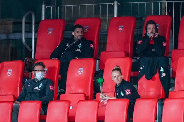 1.FC Heidenheim vs SV Werder Bremen - Relegation 02 - 06.07.2020 Die Trommlerin Laura Kersting (Physiotherapeutin SV Werder Bremen) die Trompete mit Yannik nphgm001: Fussball: 1. Bundesliga: Saison 19 20: Relegation 02; 1.FC Heidenheim vs SV Werder Bremen - 06.07.2020 Foto: gumzmedia nordphoto POOL DFL regulations prohibit any use of photographs as image sequences and or quasi-video. EDITORIAL USE ONLY National and international News-Agencies OUT. Heidenheim Voith-Arena BW DEUTSCHLAND