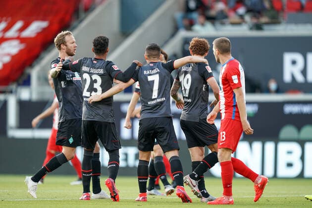 1.FC Heidenheim vs SV Werder Bremen - Relegation 02 - 06.07.2020 Jubel 0:1 Werder Eigentor Norman Theuerkauf (1. FC Heidenheim 1846 30), Theodor Gebre Selassie (Werder Bremen 23), Milot Rashica (Werder Bremen 07) Kevin Vogt (Werder Bremen 03), Robert Leipertz (1. FC Heidenheim 1846 13), Joshua Sargent (Werder Bremen 19), Yuya Osako (Werder Bremen 08) nphgm001: Fussball: 1. Bundesliga: Saison 19 20: Relegation 02; 1.FC Heidenheim vs SV Werder Bremen - 06.07.2020 Foto: gumzmedia nordphoto POOL DFL regulations prohibit any use of photographs as image sequences and or quasi-video. EDITORIAL USE ONLY National and international News-Agencies OUT. Heidenheim Voith-Arena BW DEUTSCHLAND