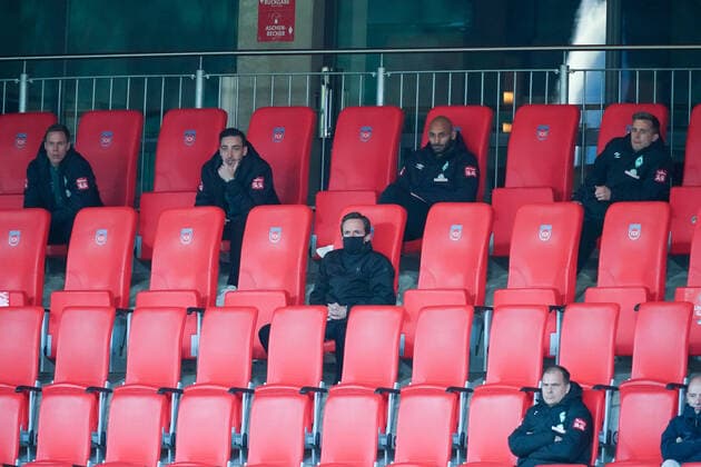 1.FC Heidenheim vs SV Werder Bremen - Relegation 02 - 06.07.2020 Auswechselbanlk Reservisten, Niklas Moisander (Werder Bremen 18 Kapitaen), Kevin Möhwald Moehwald (Werder Bremen 06), Ömer Oemer Toprak (Werder Bremen 21), Johannes Eggestein (Werder Bremen 24) nphgm001: Fussball: 1. Bundesliga: Saison 19 20: Relegation 02; 1.FC Heidenheim vs SV Werder Bremen - 06.07.2020 Foto: gumzmedia nordphoto POOL DFL regulations prohibit any use of photographs as image sequences and or quasi-video. EDITORIAL USE ONLY National and international News-Agencies OUT. Heidenheim Voith-Arena BW DEUTSCHLAND