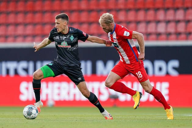 1.FC Heidenheim vs SV Werder Bremen - Relegation 02 - 06.07.2020 Sebastian Griesbeck (1. FC Heidenheim 1846 18), Maximilian Eggestein (Werder Bremen 35) nphgm001: Fussball: 1. Bundesliga: Saison 19 20: Relegation 02; 1.FC Heidenheim vs SV Werder Bremen - 06.07.2020 Foto: gumzmedia nordphoto POOL DFL regulations prohibit any use of photographs as image sequences and or quasi-video. EDITORIAL USE ONLY National and international News-Agencies OUT. Heidenheim Voith-Arena BW DEUTSCHLAND