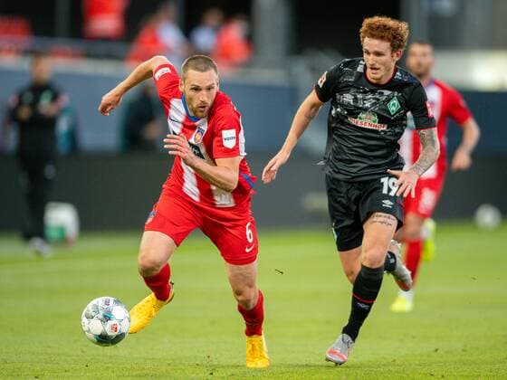 GER, FC Heidenheim vs. Werder Bremen, Fussball, Bundesliga Religation, 2019 2020, 06.07.2020 Patrick Mainka (FC Heidenheim, 06), Joshua Sargent (SV Werder Bremen 19), GER, FC Heidenheim vs. Werder Bremen, Fussball, Bundesliga Religation, 2019 2020, 06.07.2020, DFB DFL regulations prohibit any use of photographs as image sequences and or quasi-video., Foto: EIBNER Sascha Walther Heidenheim Voith-Arena Baden-Wuerttemberg Deutschland